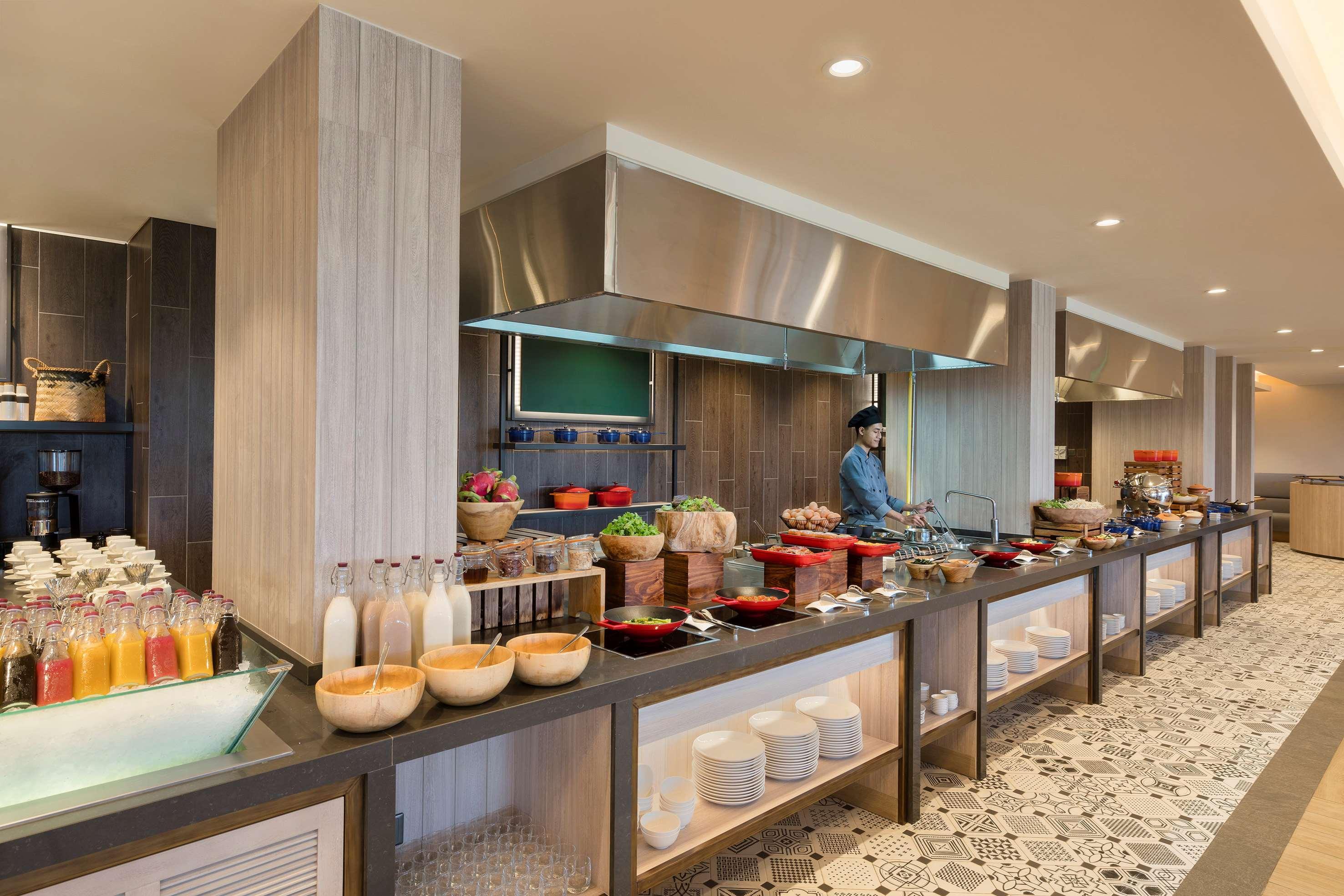 胡深海滩美丽亚度假村 后川 外观 照片 A live kitchen at a hotel