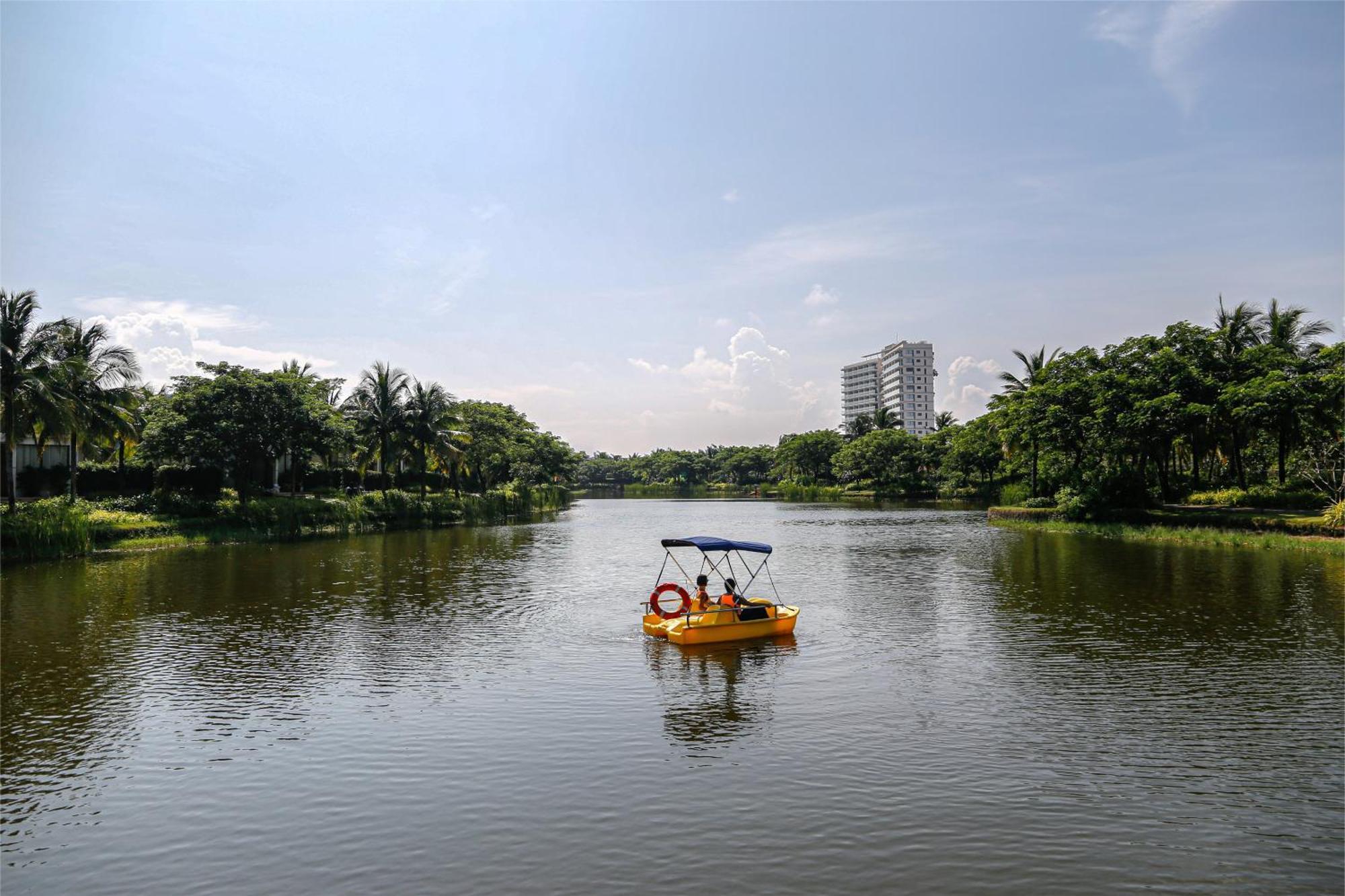 胡深海滩美丽亚度假村 后川 外观 照片 Boating at the lake