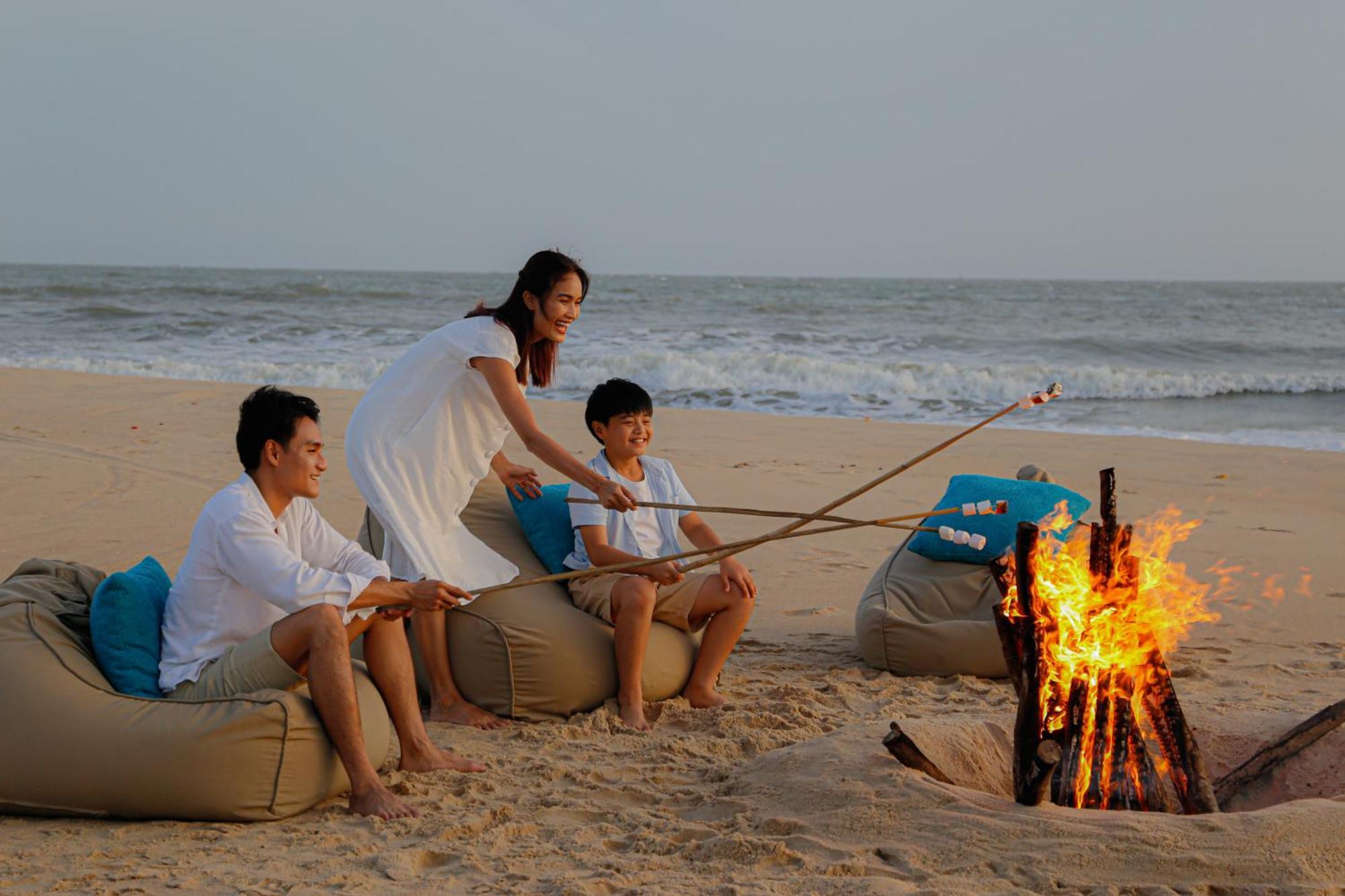胡深海滩美丽亚度假村 后川 外观 照片 A family at the beach